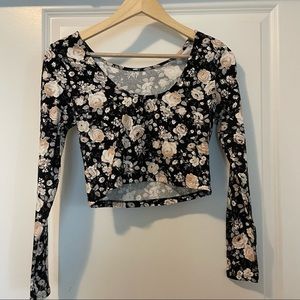 🔴 2/$10 Forever 21 Floral Scoop Neck Crop Top